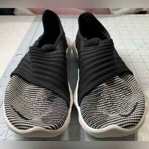 Nike Free Run Flyknit Shoes Sneakers Women’s Size 8 Narrow Runs Small *used*